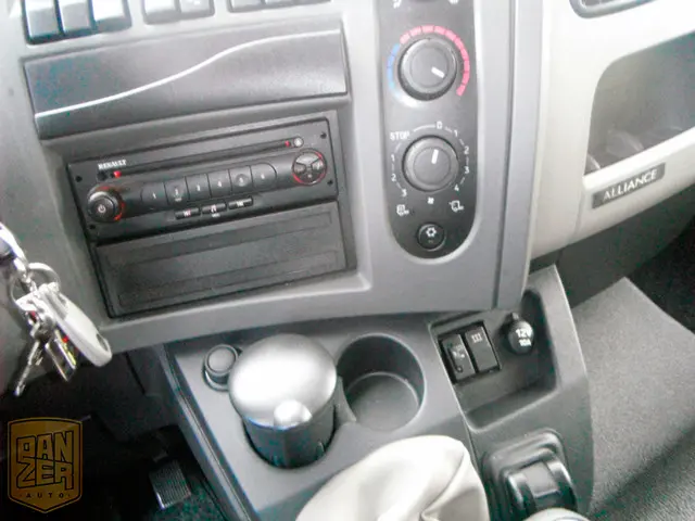 Renault Midlum 220.12, 2011 год, со спальником, г/п 6 т, фургон 7.2м - фото 7
