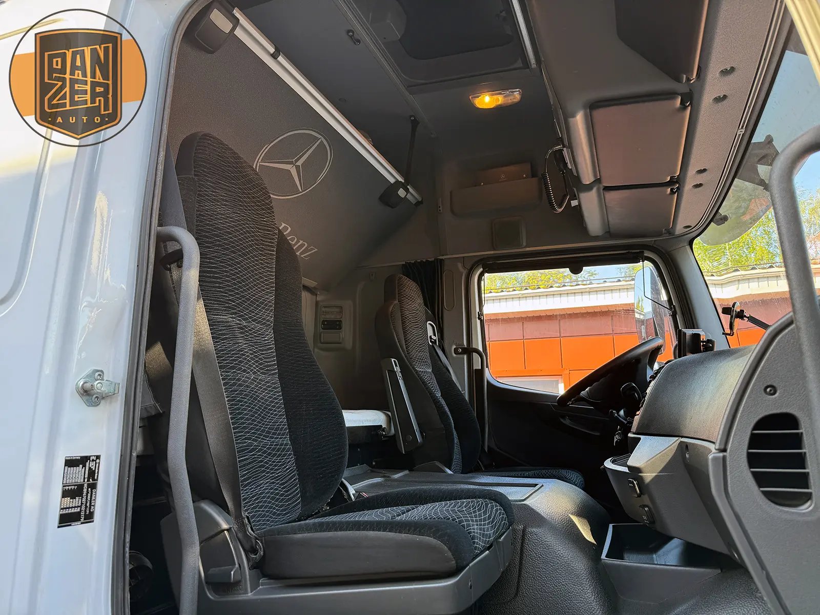 Mercedes-Benz Atego 1230, 2018 год, штора 50 м3, гидроборт, 2 спальника 6