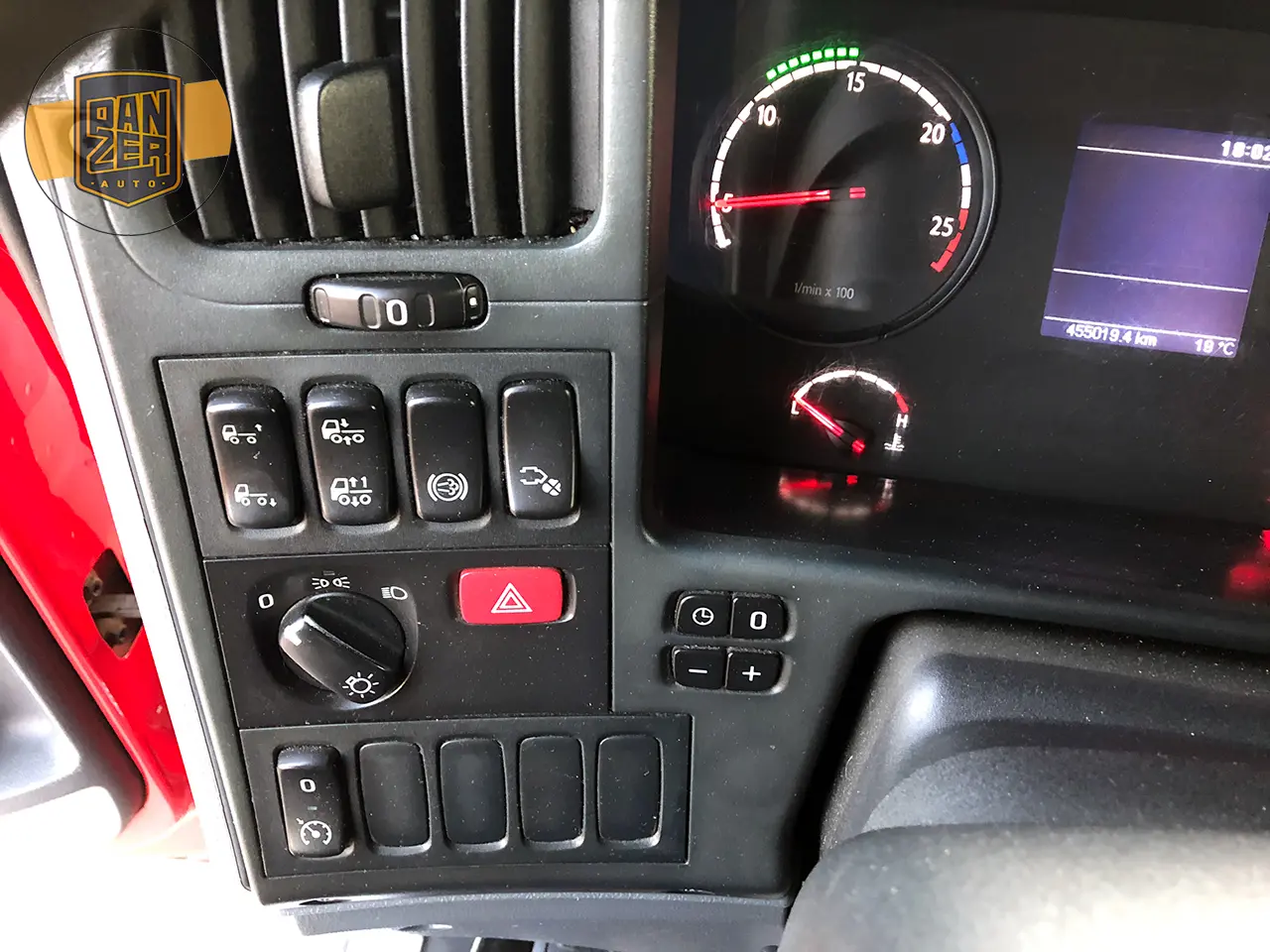 Scania P400, тягач для перевозки опасных грузов, 2015г, МКПП - фото-детальных 16
