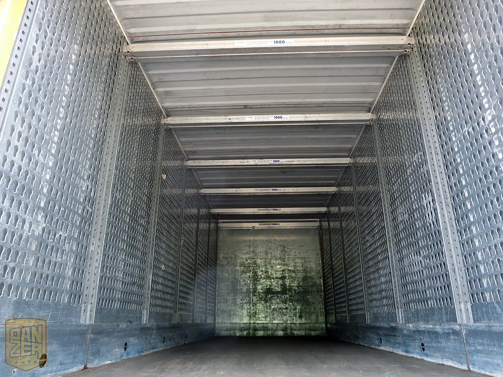 MAN TGX 26.440, 2011г, 6х2, 50м3 фургон, г/п 16т, ворота + гидролифт, высокая кабина - фото 2