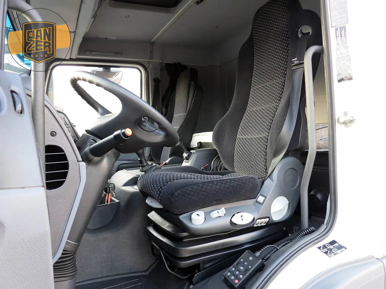 Mercedes Atego 1224 L рефрижератор со спальником 46 кубов, 18 европалет, гидроборт - фото 3