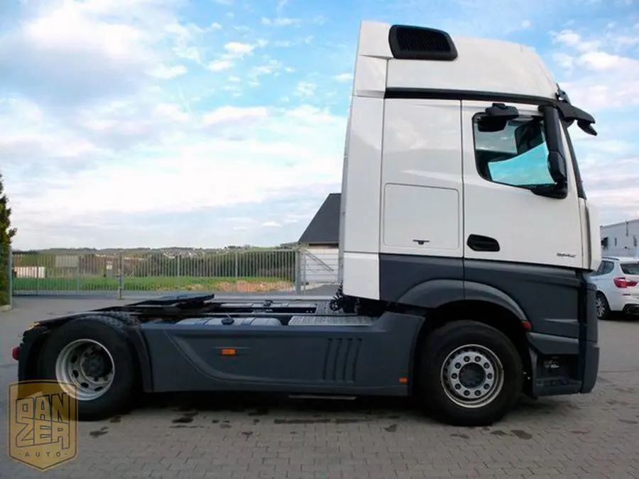 Тягач Mercedes-Benz Actros 1842, 2014 г, кабина Gigaspace, без пробега по РФ - фото-детальных