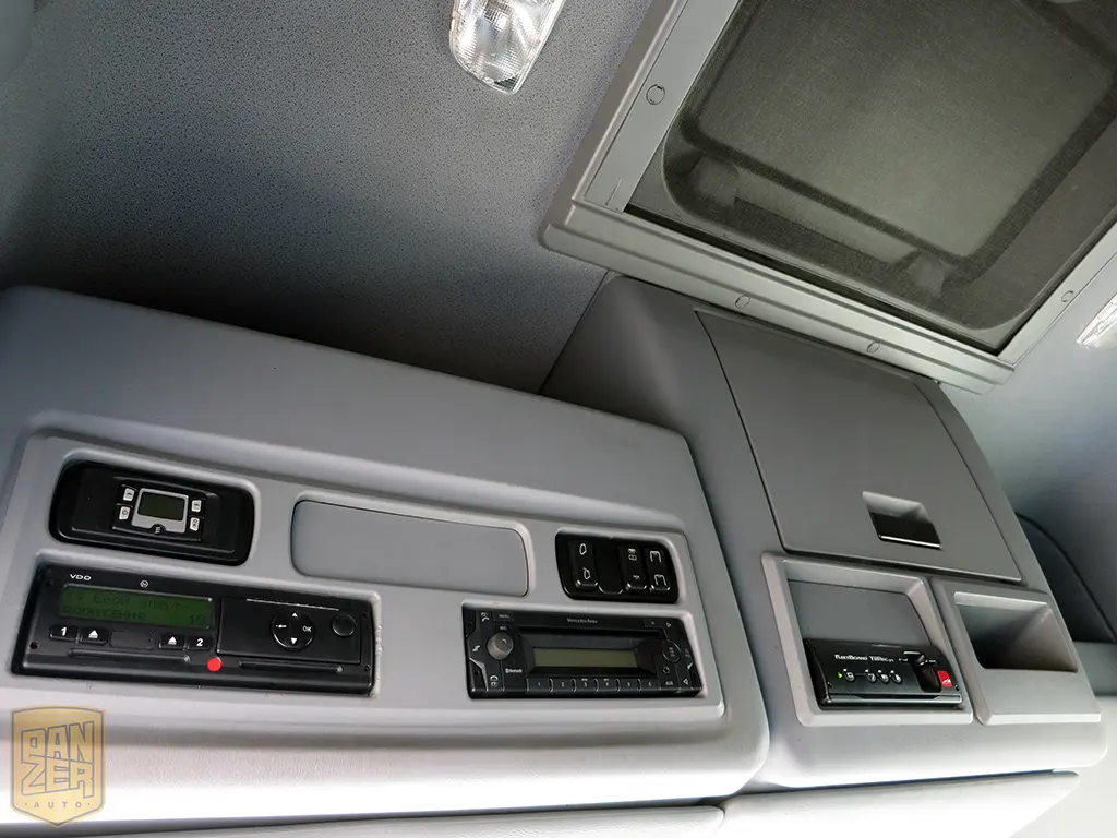 Mercedes-Benz Atego 1229L, 2012г, штора 48м3, гидролифт, 2 спальника - фото 12