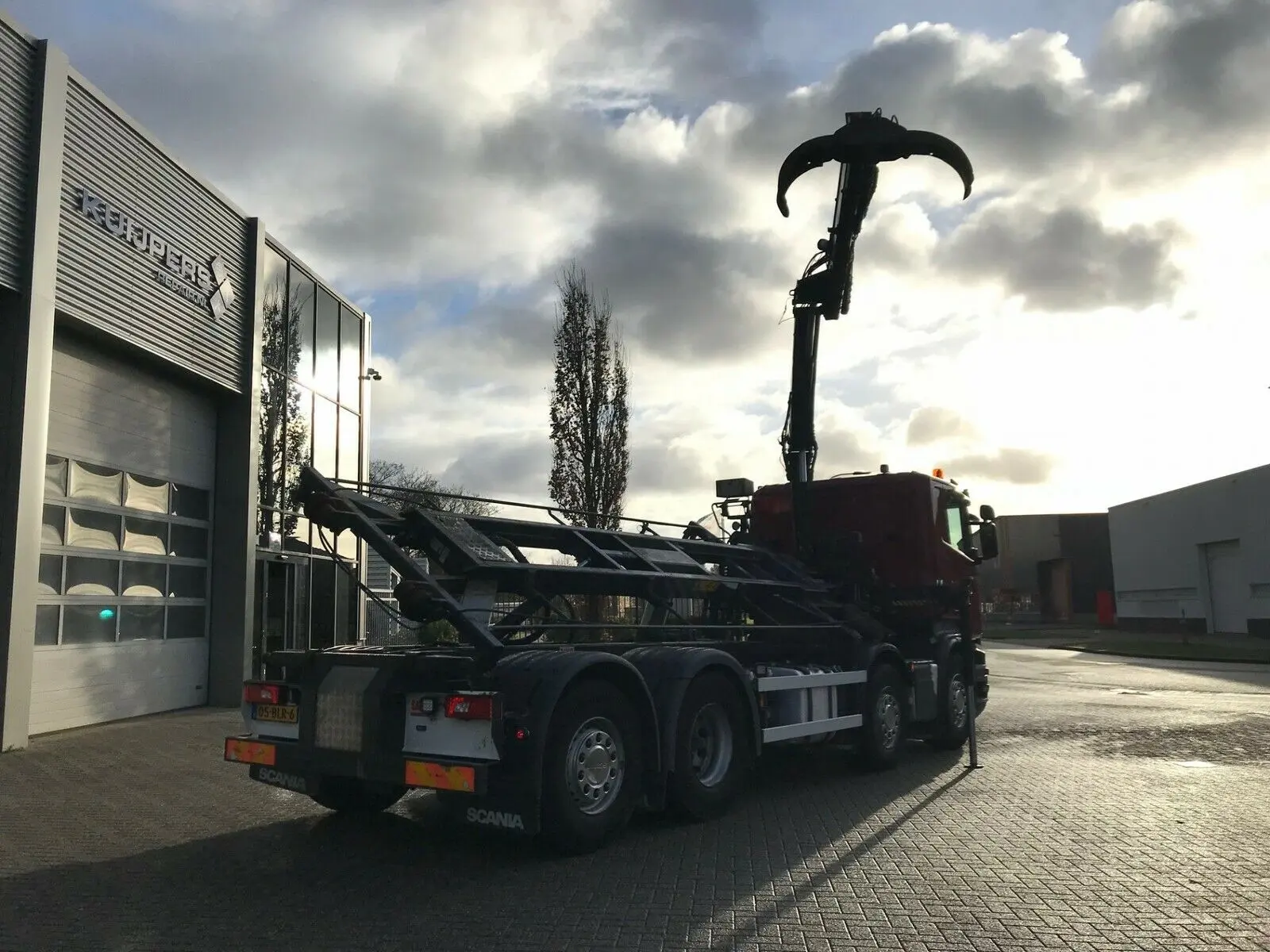 Мультилифт ломовоз Scania R 410, 8х2, 2014 год, манипулятор Hiab - фото 10