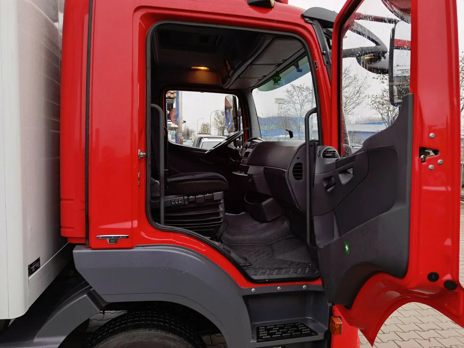 Mercedes Atego 816 L, 10/2014 год, высокий фургон на 40 кубов, гидролифт, без пробега по РФ - фото 7
