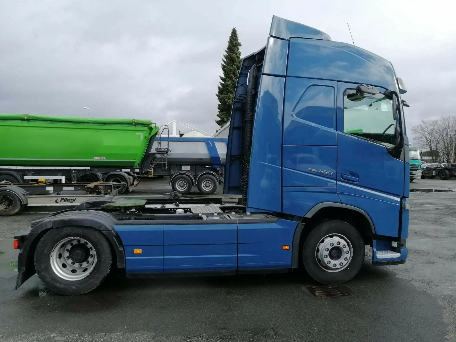 Седельный тягач Volvo FH 460, 4х2, 2016 год, 2 бака, 2 спальника, без пробега по РФ - фото-детальных 8