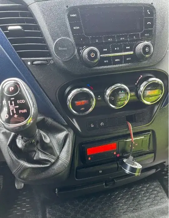 Автопоезд категории В Iveco Daily 35C18, 2017 год, спарка, полная масса 3500 кг, спальник - фото 4