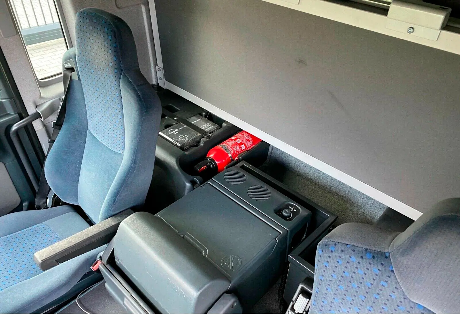 Автовоз на 3 авто MAN TGL 12.240 BL, спальная кабина, без пробега по РФ - фото 18