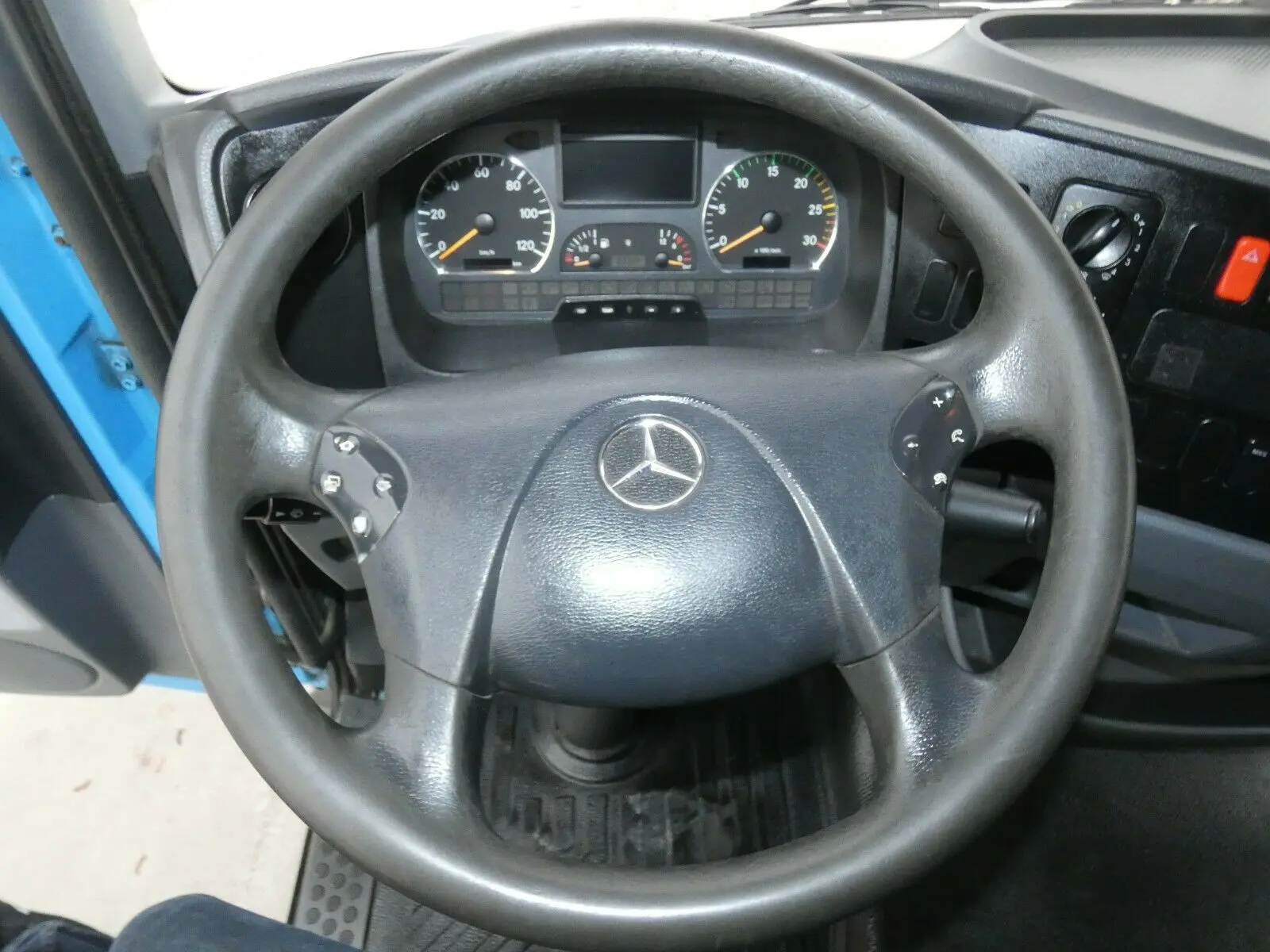 Рефрижератор Mercedes Atego 1222 L, Евро-5, 17 палет, гидроборт, без пробега по РФ - фото 4