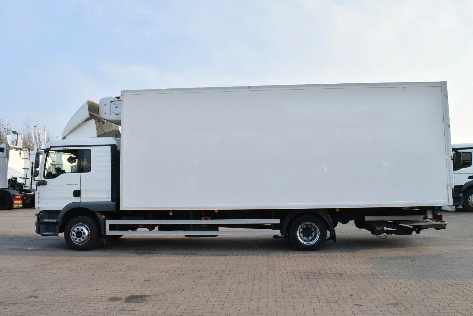 MAN TGM 12.250 BL, рефрижератор мультитемпературный 51 м3, Евро-5, спальная кабина, гидролифт - фото 18