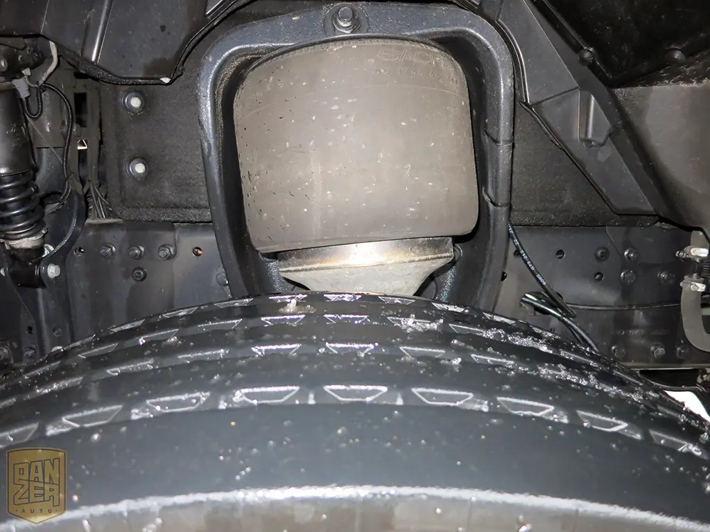 MAN TGX 26.440, 2011г, 6х2, 50м3 фургон, г/п 16т, ворота + гидролифт, высокая кабина - фото 12