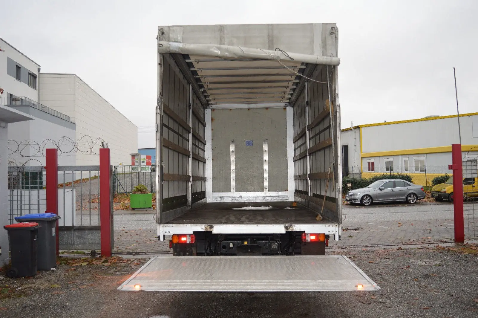 MAN TGL 8.220 BL, 2012г, штора 45 м3, г/п 5 тонн, гидролифт - фото 2