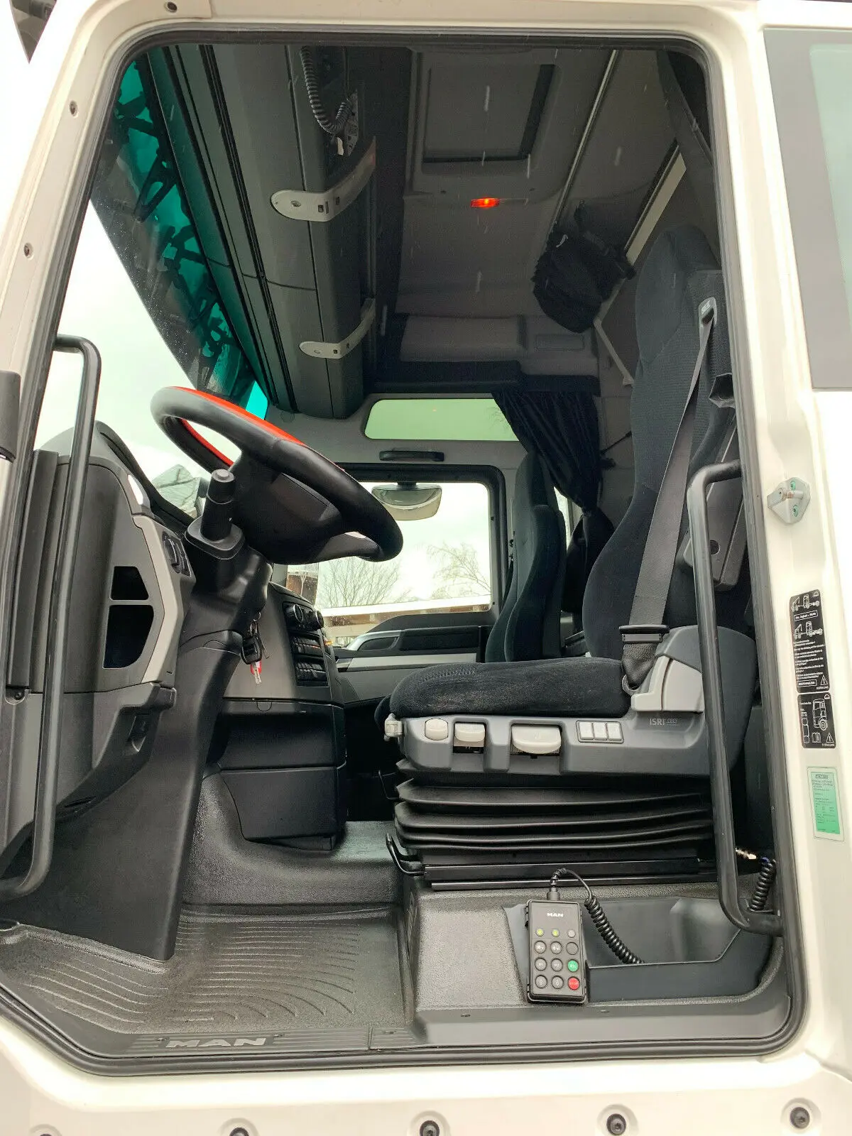 MAN TGX 26.480 контейнеровоз низкорамный BDF из Германии, 2015 г, кабина XLX, г/п 16т - фото 3