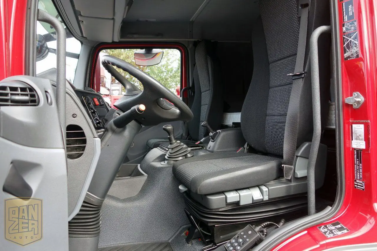Mercedes Atego 1224, термос 55м3, кузов 8.2м - фото 2