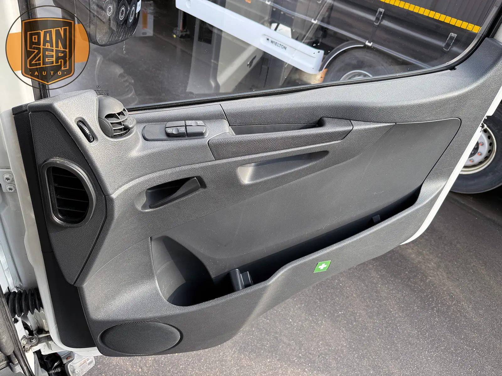 mercedes atego 1224, 2018 год, фургон 50 кубов, гидроборт 22