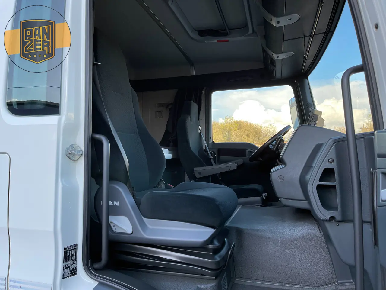 MAN TGM 12.250 BL, рефрижератор битемпературный 51 м3, Евро-5, спальная кабина, гидролифт - фото 13