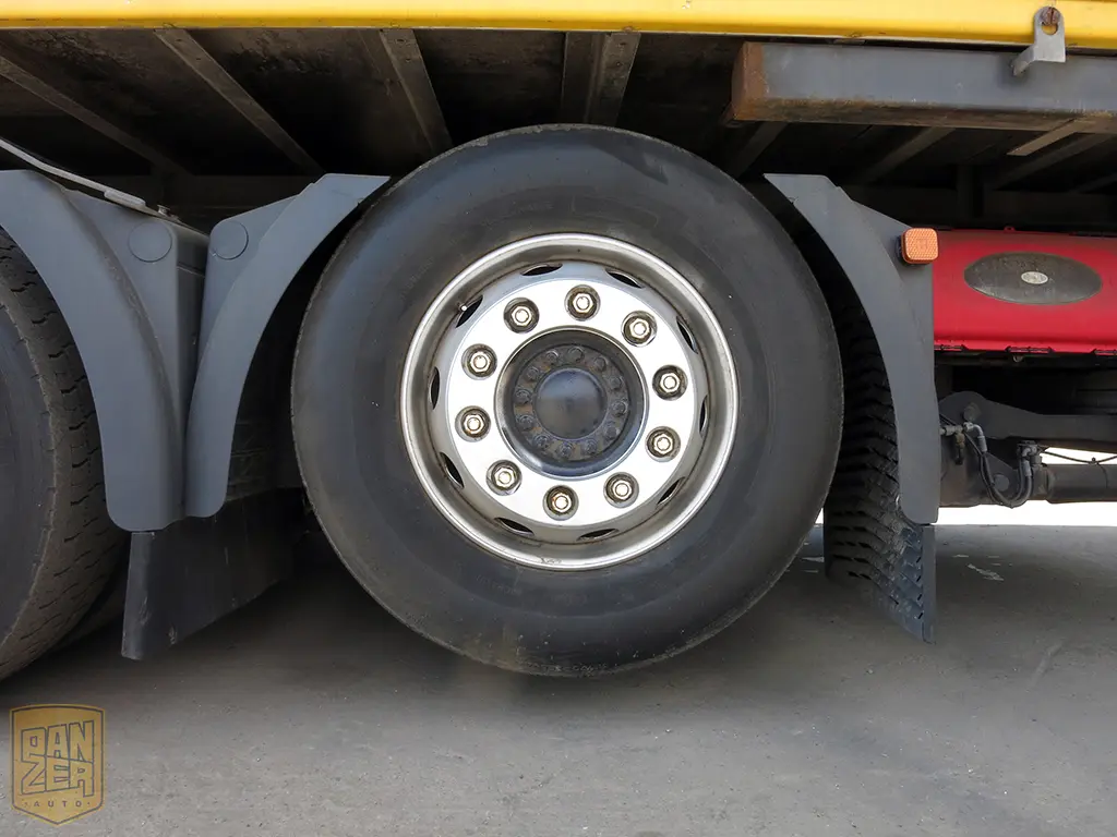 MAN TGX 26.440, 2011г, 6х2, 50м3 фургон, г/п 16т, ворота + гидролифт, высокая кабина - фото 4