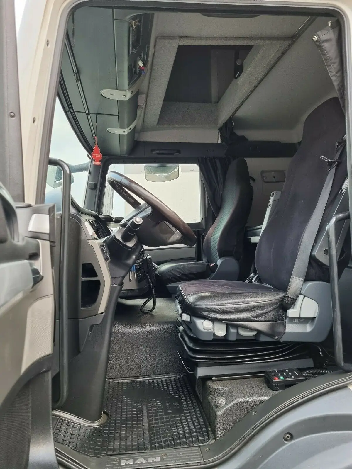 Автопоезд 120 кубов штора с воротами, МАН ТГЛ 12.250, 2016 год, без ПЛАТОНа, без пробега по РФ - фото 3