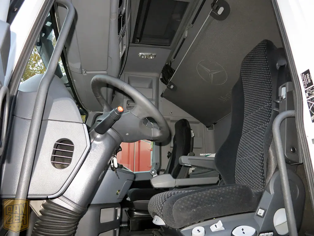 Mercedes Actros 1841, фургон 48 м3, ворота, десятитонник, 2010 год - фото 3