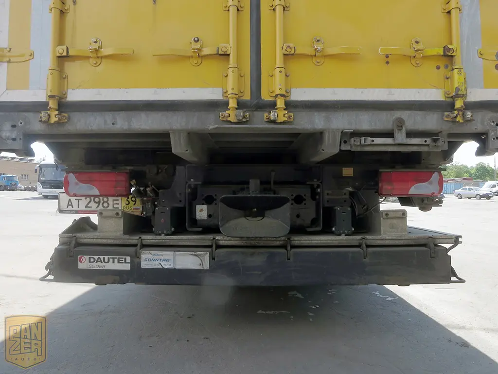 MAN TGX 26.440, 2011г, 6х2, 50м3 фургон, г/п 16т, ворота + гидролифт, высокая кабина - фото 14