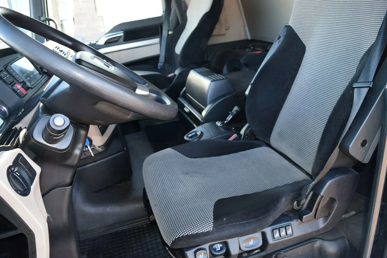 MAN TGX 26.500 контейнеровоз БДФ нового поколения из Германии, 2018 г, кабина XLX, г/п 16т - фото 3