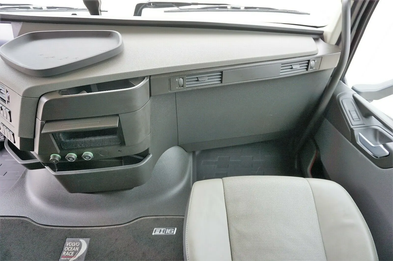 Тягач Volvo FH 540 Dual Clutch, 2018 год, 6х2, без пробега по РФ - фото-детальных 12