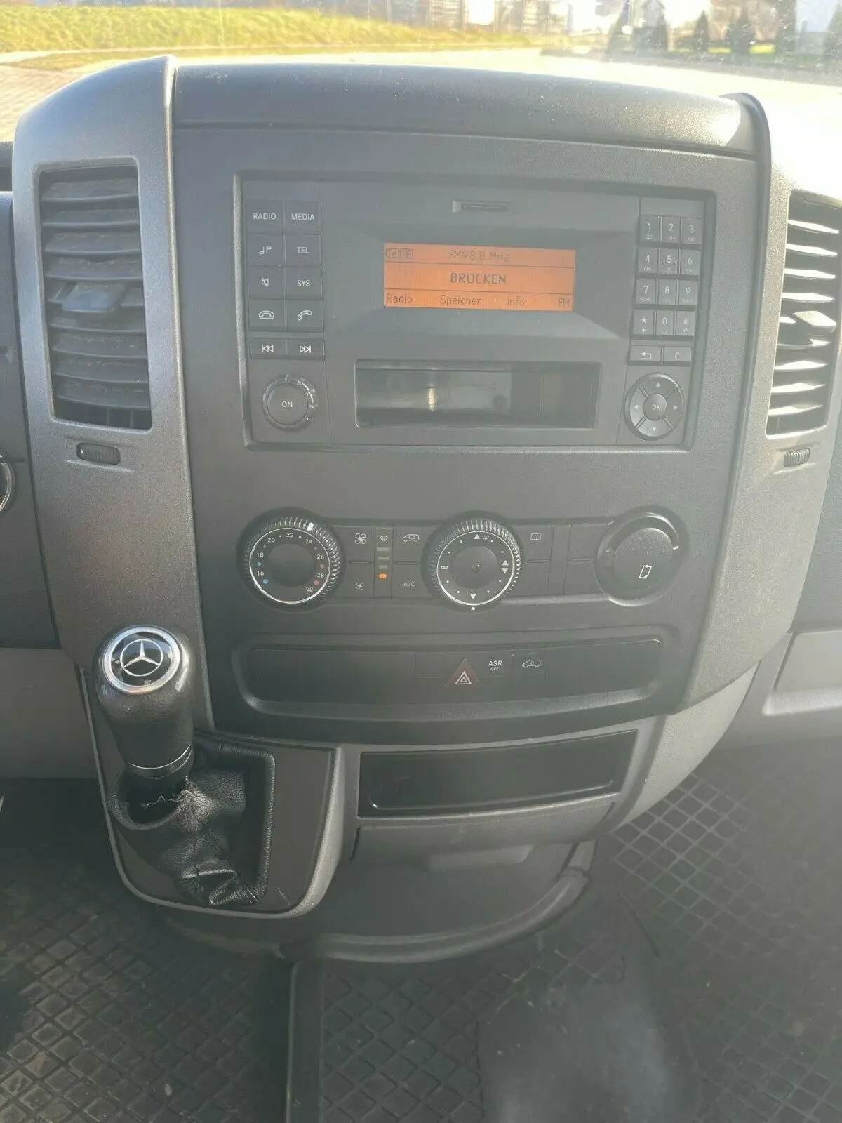 Эвакуатор Mercedes Sprinter 313 CDI, платформа 4.5 м, полная масса 3500 кг, пневмоподвеска, без пробега по РФ - фото 5