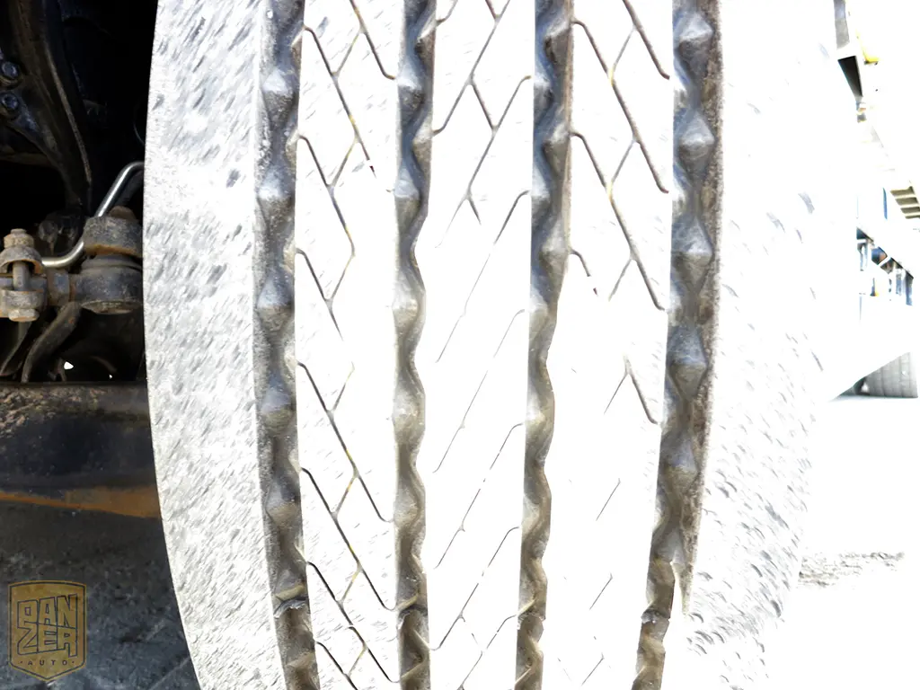 MAN TGX 26.440, 2011г, 6х2, 50м3 фургон, г/п 16т, ворота + гидролифт, высокая кабина - фото 5
