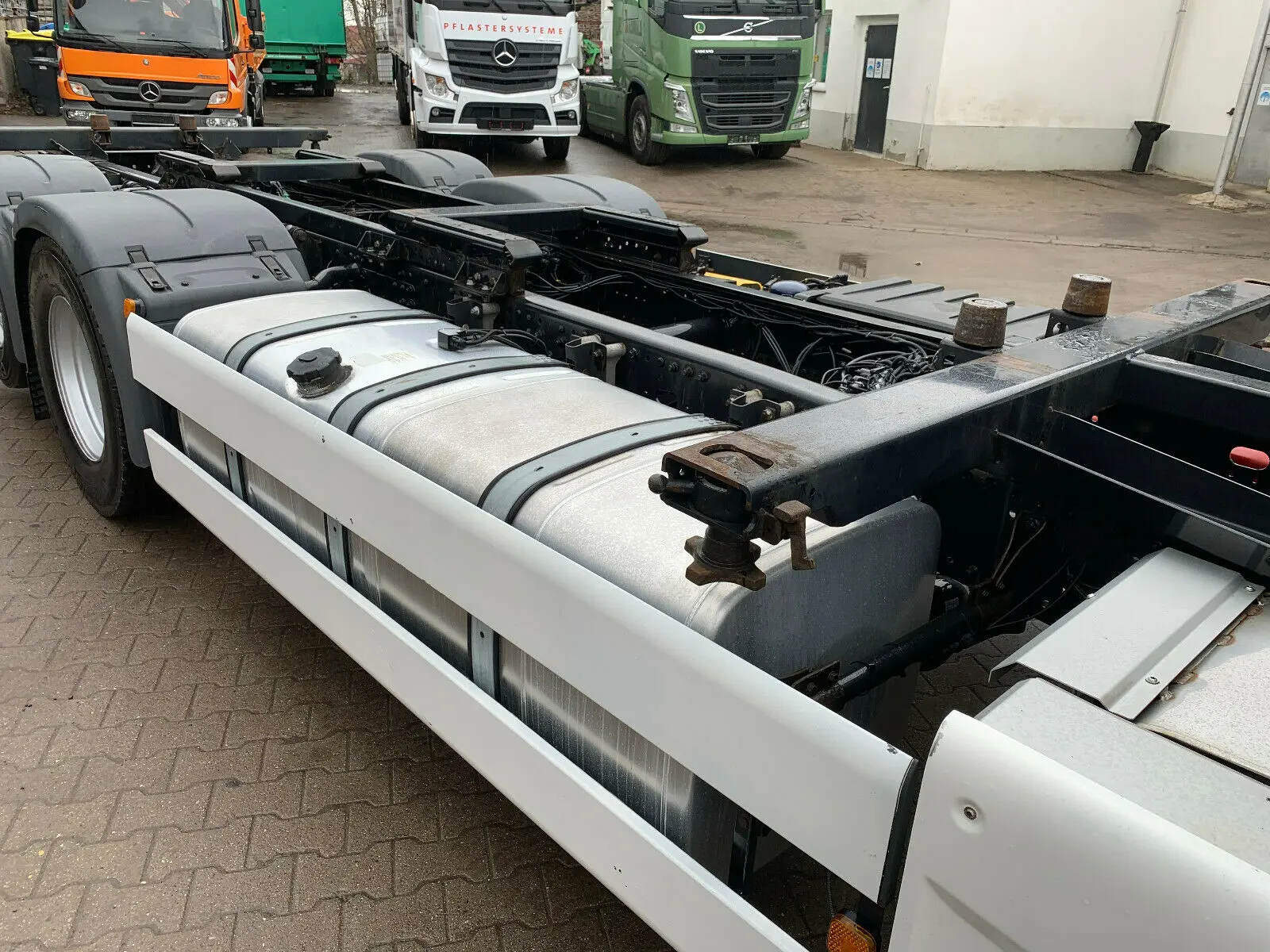 MAN TGX 26.480 контейнеровоз низкорамный BDF из Германии, 2015 г, кабина XLX, г/п 16т - фото 7