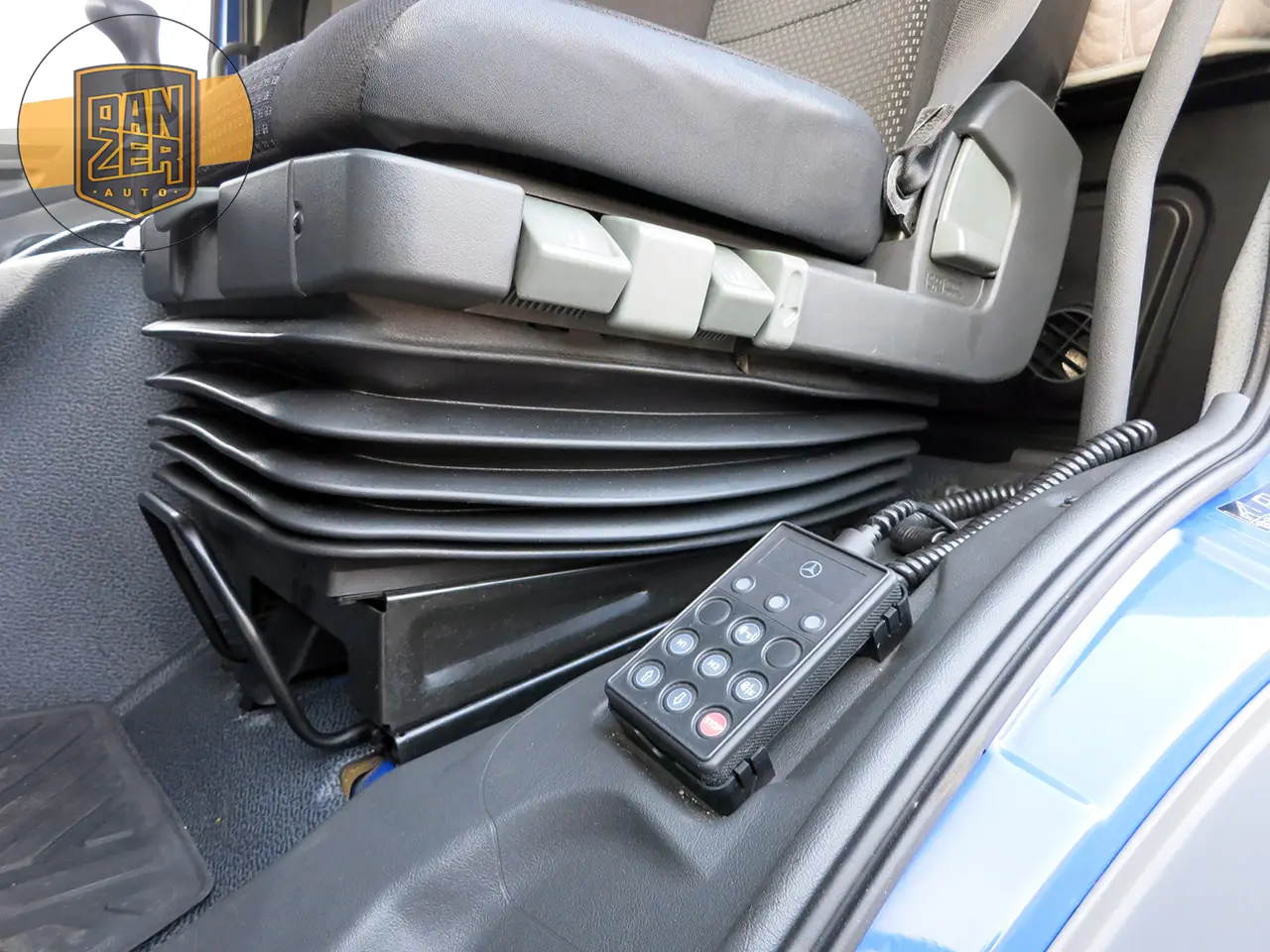Mercedes Atego 1224, фургон 48 кубов, 2012 год, ворота - фото 16