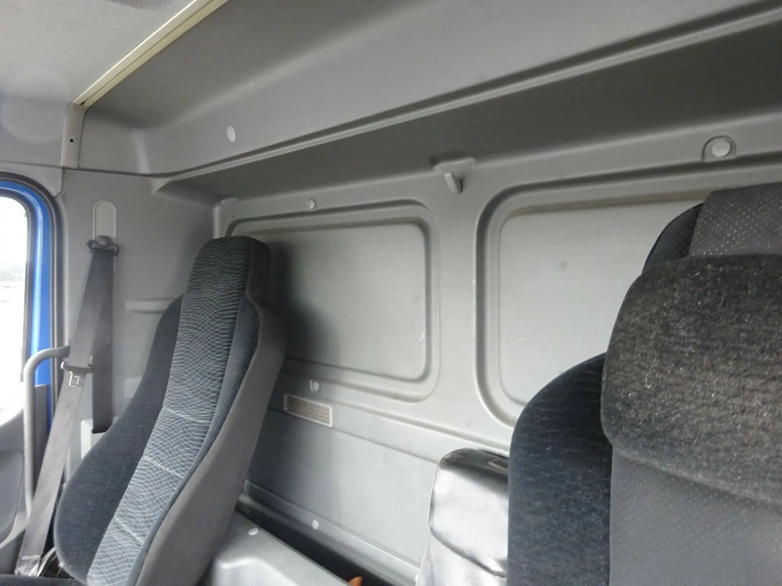 Mercedes Atego 821 L, 2014 год, штора 48 кубов с гидробортом, сдвижной верх, без пробега по РФ - фото 3