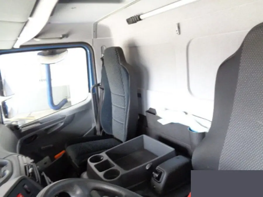 Mercedes-Benz Atego 818, штора-борт 35м3, гидролифт, без пробега по РФ - фото 3