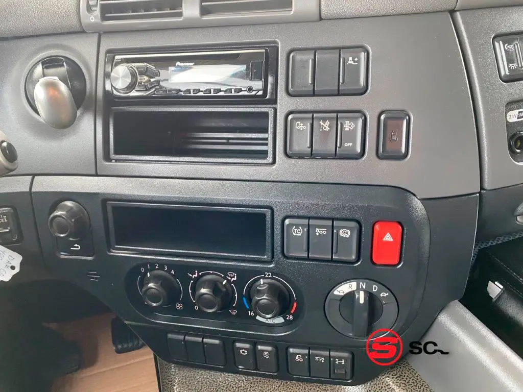 Четырехосный контейнеровоз DAF CF 460 8х2, 2016 год, спальная кабина, г/п 22 тонны - фото 5