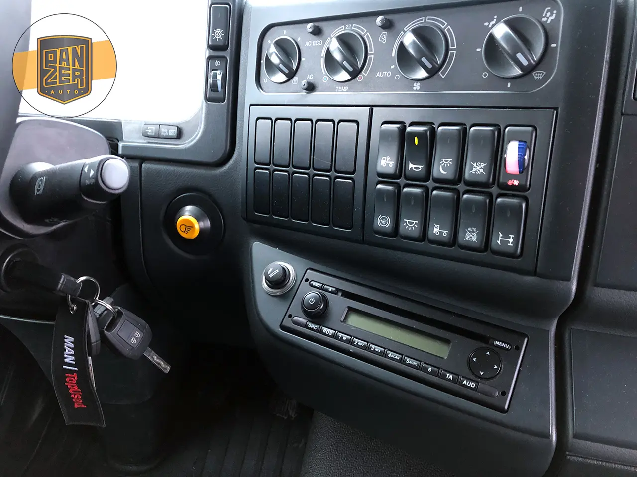 MAN TGM 12.290 BL, 2014 год, штора-борт 51м3, ворота - фото 29