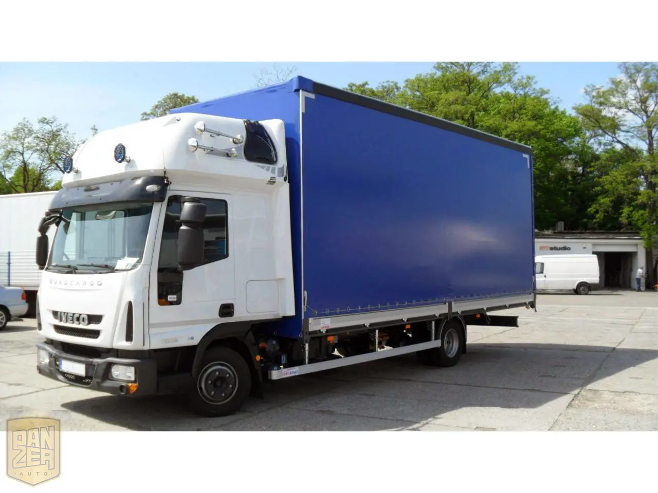 Новый Iveco Eurocargo ML 75E18 P, штора-борт 46м3, 2 спальника, фаркоп - фото