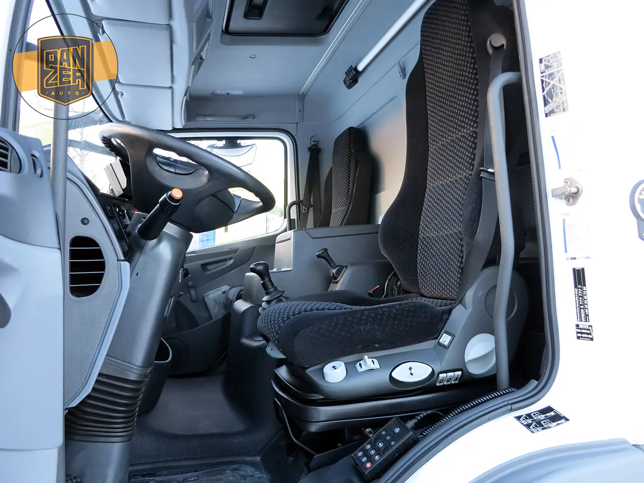 Mercedes Atego 1218 L, изотермический фургон 8.2м, 2011 г, гидроборт - фото 3