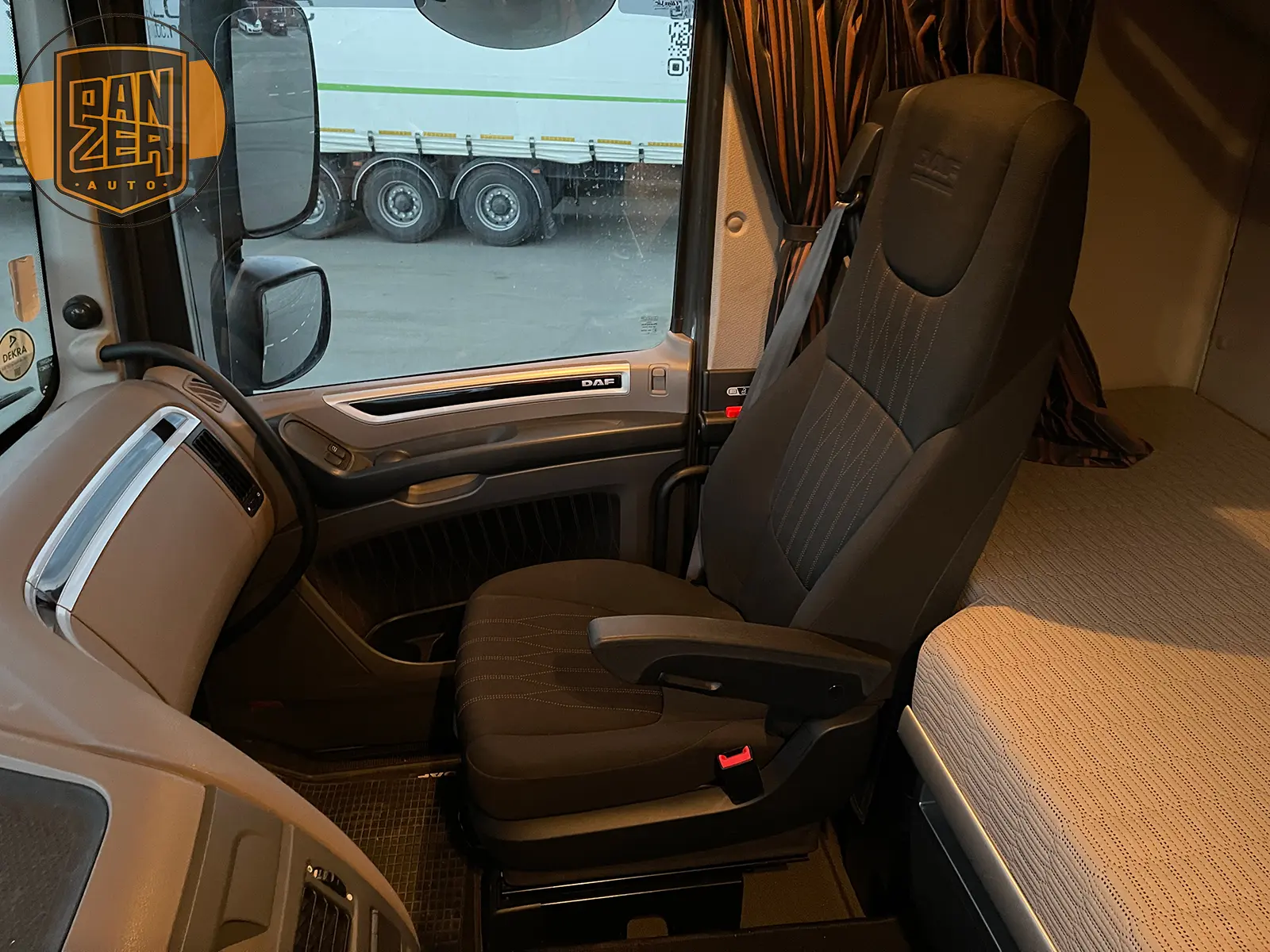 DAF XF530 6x4 тягач-тяжеловоз, сцепной вес 80 тонн - фото-детальных 48
