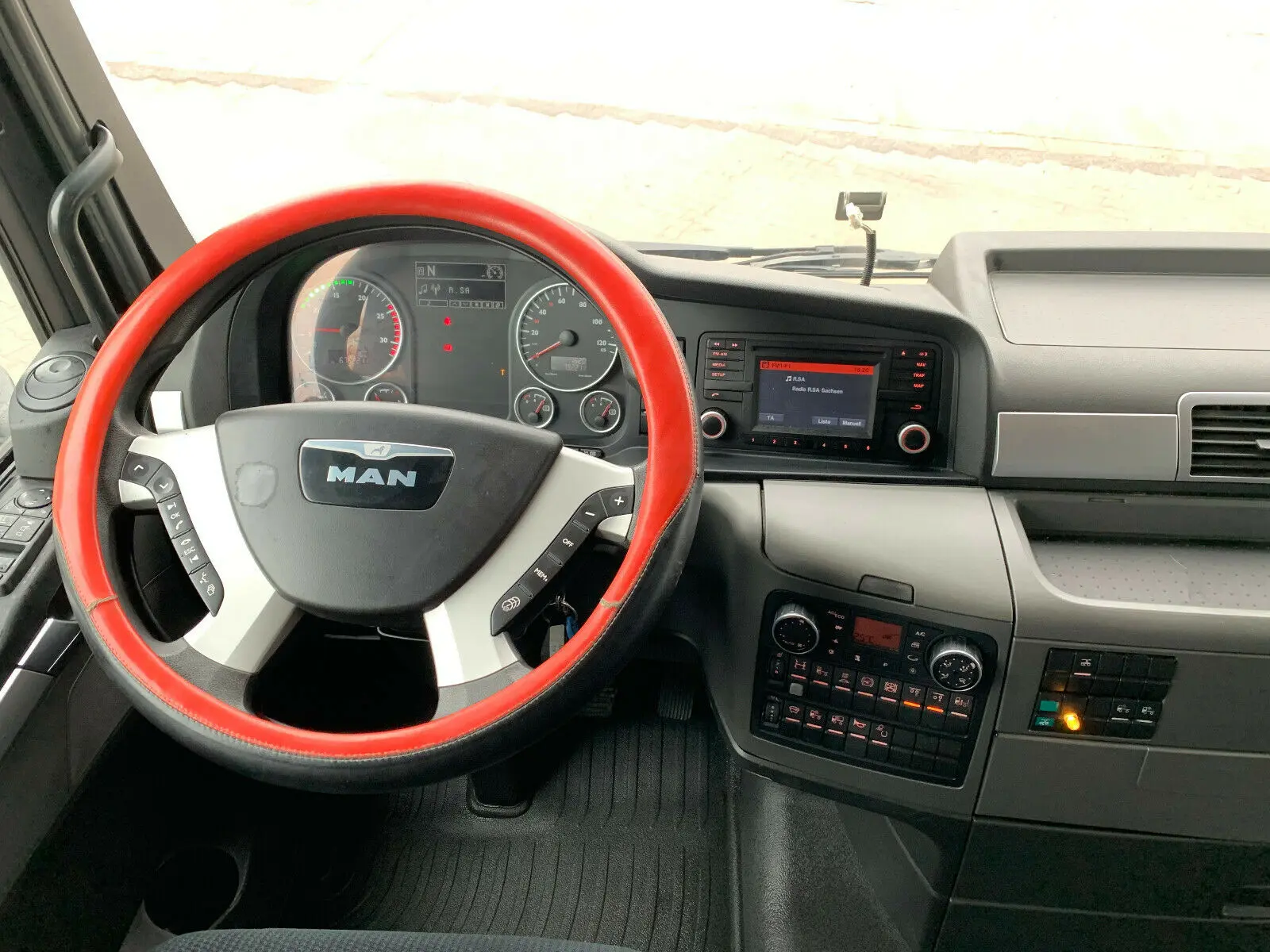 MAN TGX 26.480 контейнеровоз низкорамный BDF из Германии, 2015 г, кабина XLX, г/п 16т - фото 4