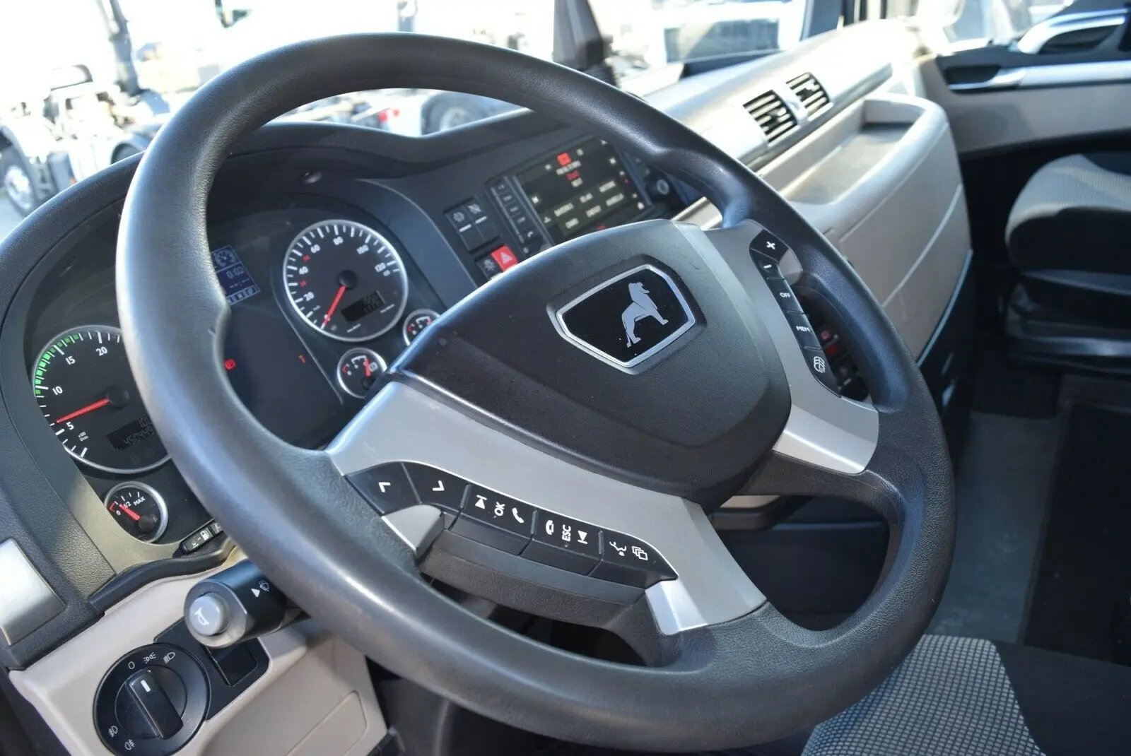 MAN TGX 26.500 контейнеровоз БДФ нового поколения из Германии, 2018 г, кабина XLX, г/п 16т - фото 4