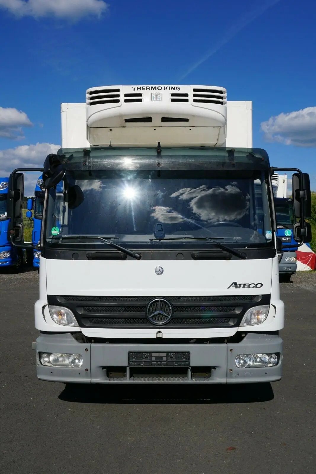 Рефрижератор Mercedes Atego 1222L, спальная кабина, ворота и гидролифт - фото 10