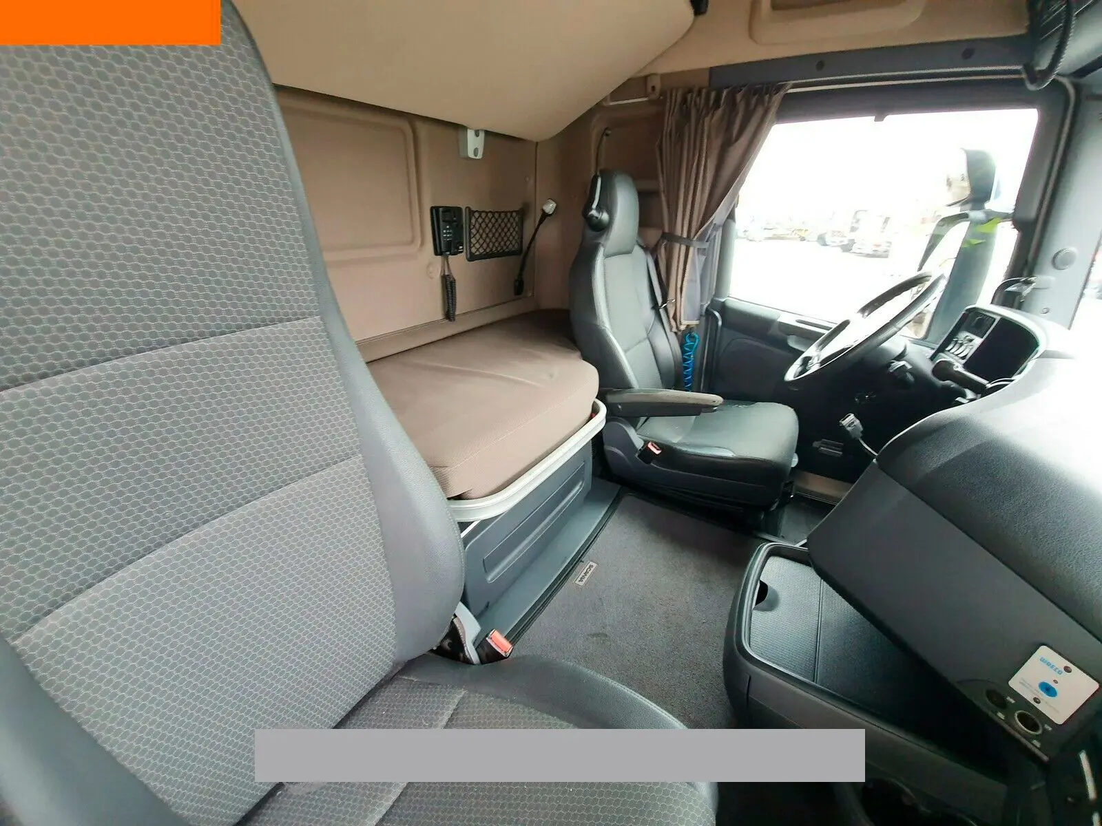 Тягач Scania R450 Highline, 6х2, 2015 год, подъемная ось, без пробега по РФ - фото-детальных 3