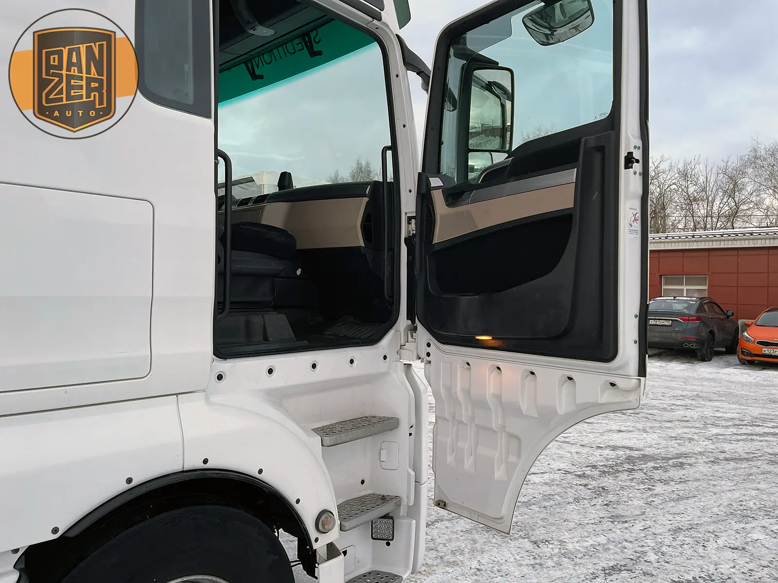 MAN TGX 18.500, тягач 4х2, XXL кабина, 2 бака, максимальная комплектация - фото-детальных 19