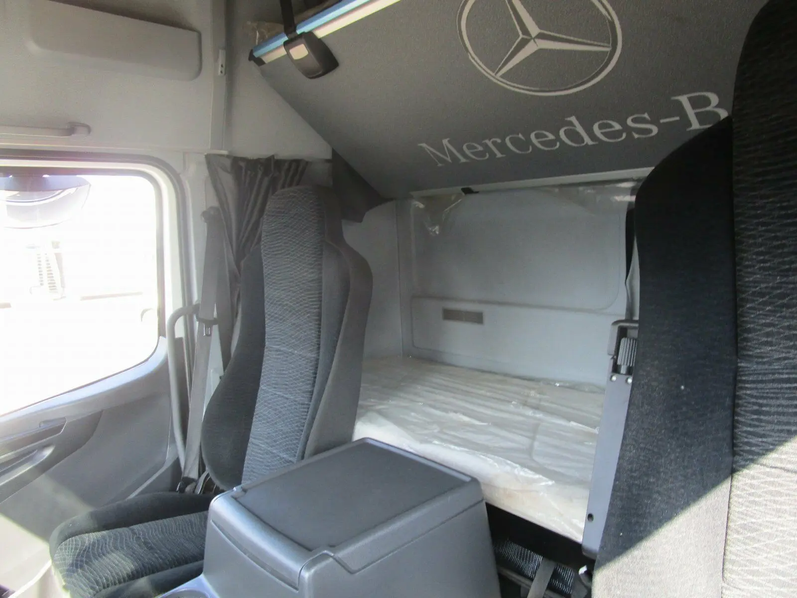 Мерседес Атего 1224, 2014г, штора-борт 50 м3 с гидролифтом - фото 5