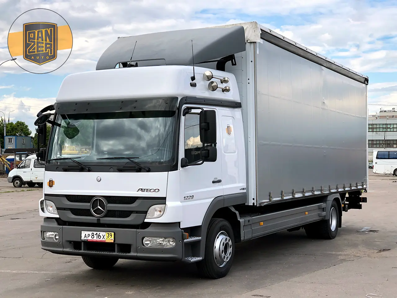 Mercedes-Benz Atego 1229, 2013 год, штора 51 м3, гидроборт, 2 спальника - фото