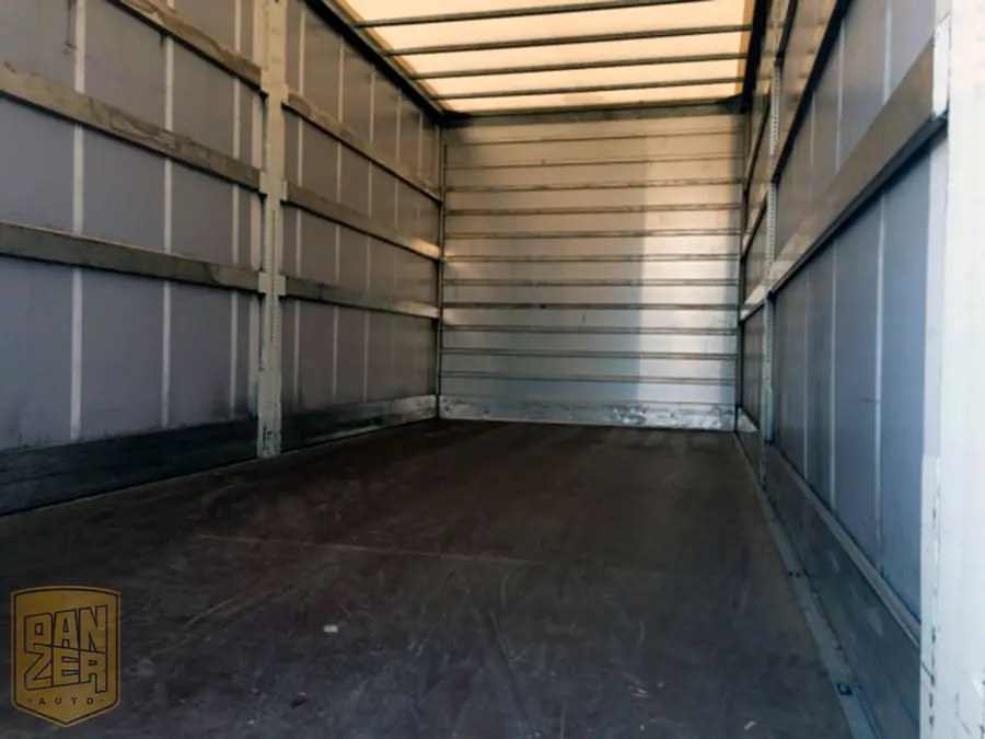 DAF LF 45.210, 2013 год, шторный 40м3, ворота. Без пробега по РФ! - фото 2