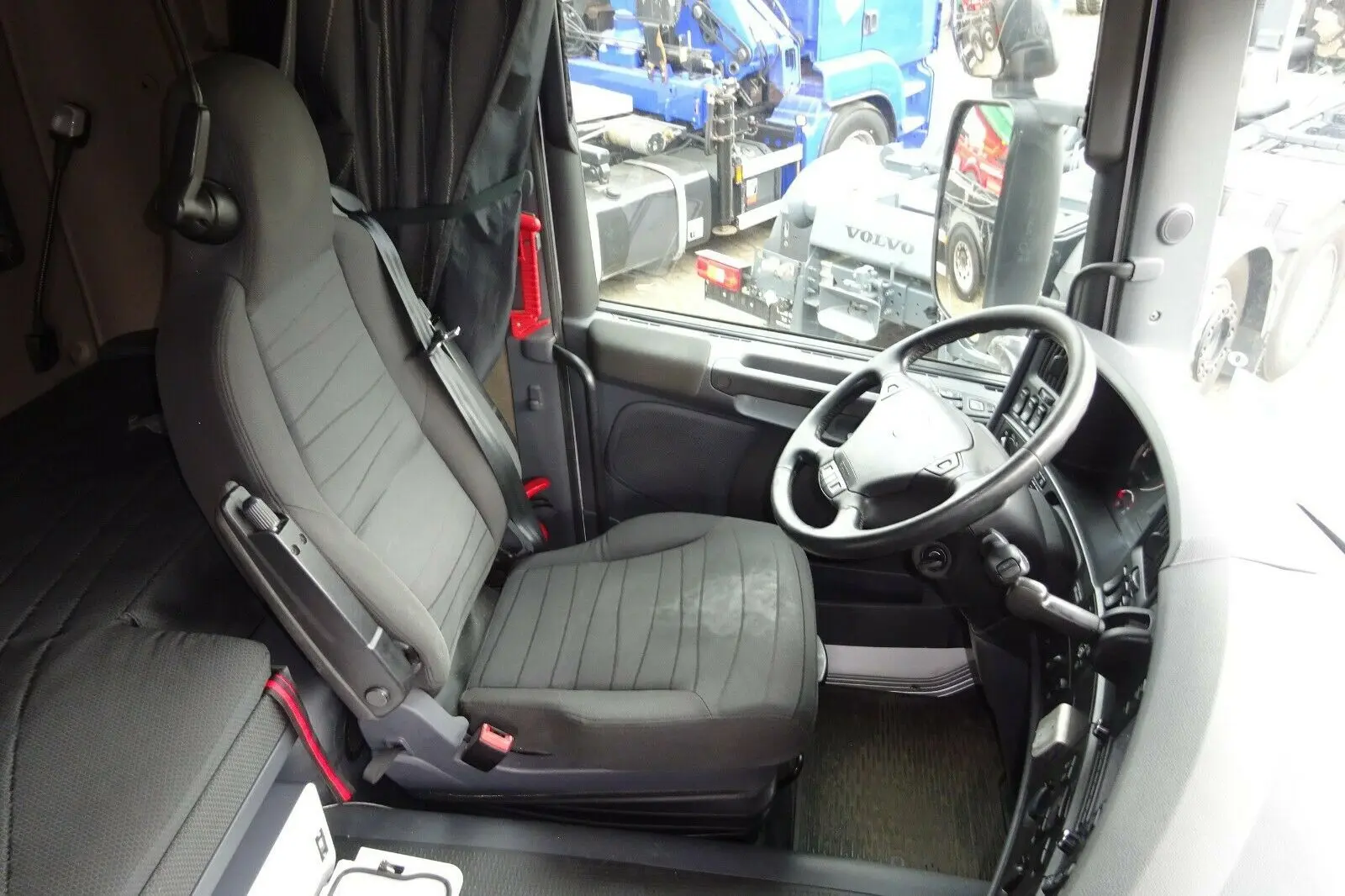 Тягач Scania G450 заводской ADR, 6х2, 2016 год, подъемная ось, без пробега по РФ - фото-детальных 6