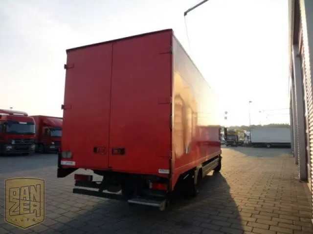 Mercedes-Benz Atego 818L, фургон 44м3, кузов 7.1м, ворота, 3-местный салон, фаркоп, пневмо - фото