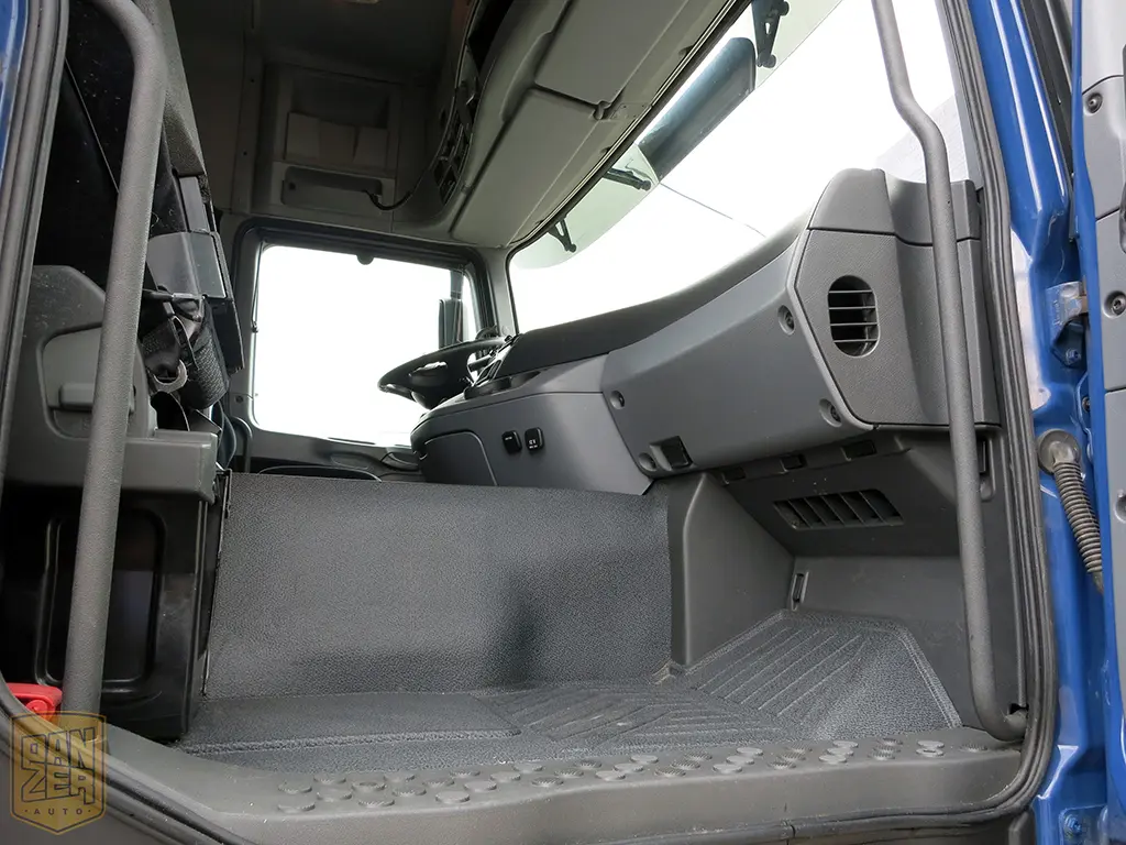 Продажа грузовика Mercedes Actros 2544, 2011 г, штора 48 м3 - фото 13