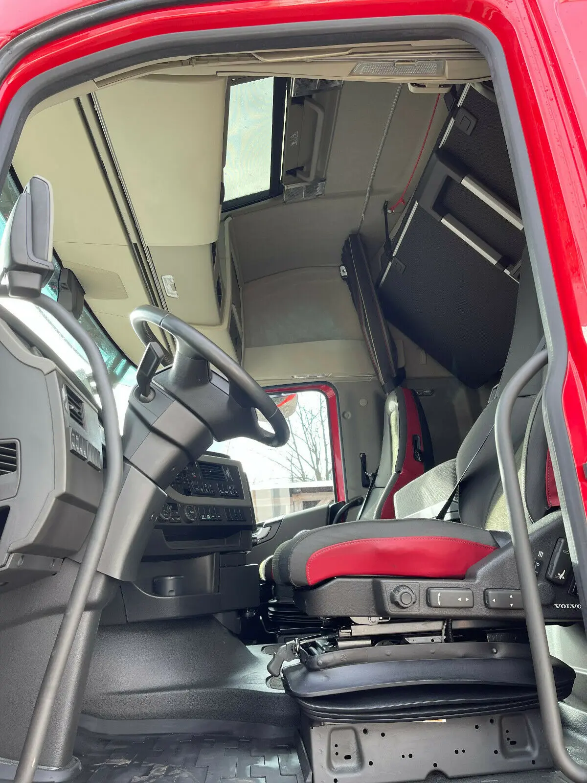 Тягач Volvo FH540, 6х4 с подъемной осью, 07/2019 год, пневмоподвеска, ретардер, из Германии - фото-детальных 3