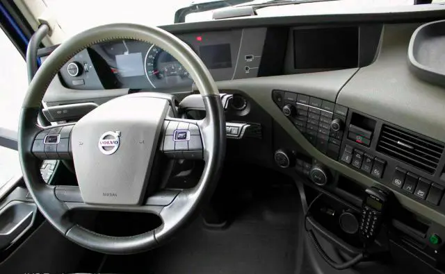 Пятнадцатитонник Volvo FH 460, 6х2, 2016 год, штора 55 кубов, 19 европалет, без пробега по РФ - фото 4